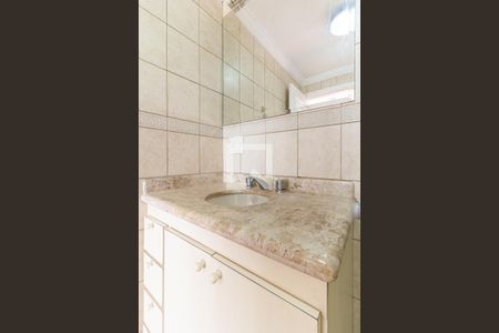 Apartamento à venda com 130m², 3 quartos e 1 vaga Apartamento à venda com 130m², 3 quartos e 1 vagaSuíte - Banheiro 1 - Pia