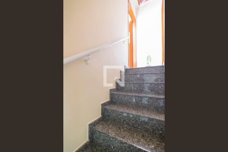 Escada de casa à venda com 2 quartos, 93m² em Utinga, Santo André