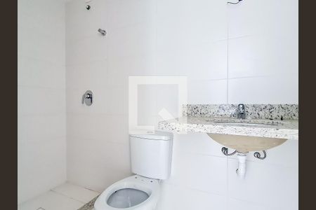 Banheiro suite de apartamento à venda com 1 quarto, 51m² em Passo D’areia, Porto Alegre