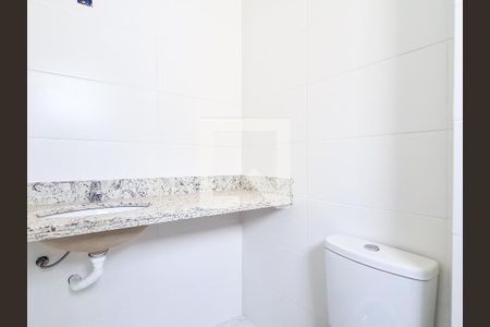 Banheiro suite 1 de apartamento à venda com 2 quartos, 80m² em Passo D’areia, Porto Alegre