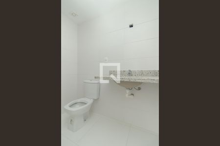 Banheiro de apartamento à venda com 1 quarto, 48m² em Passo D’areia, Porto Alegre