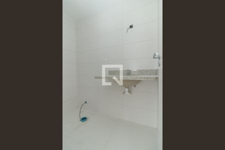 Banheiro de apartamento à venda com 1 quarto, 48m² em Passo D’areia, Porto Alegre