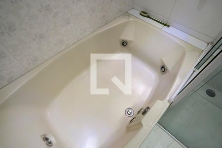 Casa à venda com 380m², 5 quartos e 2 vagasBanheiro Suíte 2