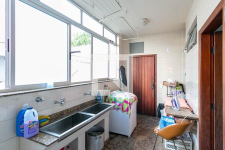 Apartamento à venda com 220m², 4 quartos e 4 vagasCozinha e Área de Serviço