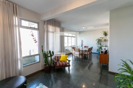 Apartamento à venda com 220m², 4 quartos e 4 vagasSala