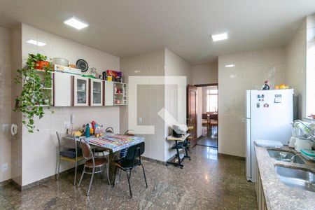 Apartamento à venda com 220m², 4 quartos e 4 vagasCozinha e Área de Serviço