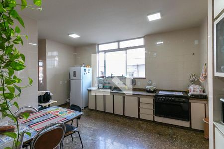 Apartamento à venda com 220m², 4 quartos e 4 vagasCozinha e Área de Serviço