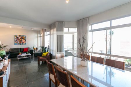 Apartamento à venda com 220m², 4 quartos e 4 vagasSala