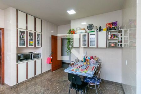 Apartamento à venda com 220m², 4 quartos e 4 vagasCozinha e Área de Serviço