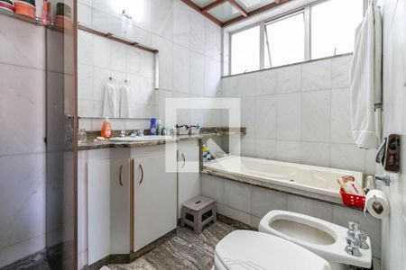 Apartamento à venda com 220m², 4 quartos e 4 vagasBanheiro da Suíte