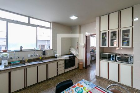 Apartamento à venda com 220m², 4 quartos e 4 vagasCozinha e Área de Serviço