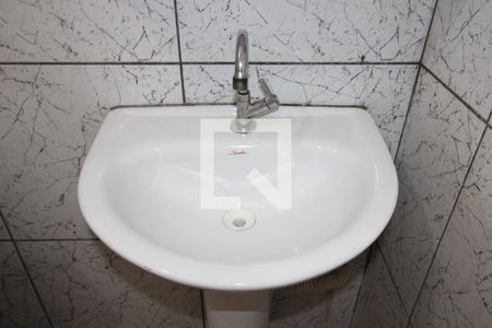 Banheiro de casa para alugar com 1 quarto, 32m² em Parque Císper, São Paulo