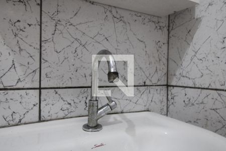 Banheiro de casa para alugar com 1 quarto, 32m² em Parque Císper, São Paulo