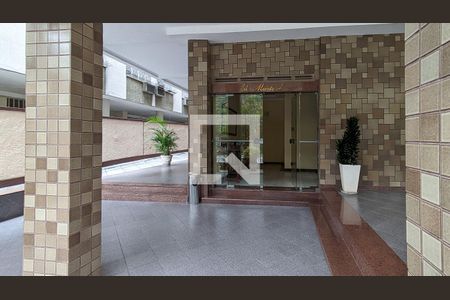 Apartamento à venda com 65m², 2 quartos e 1 vagaFachada e portaria