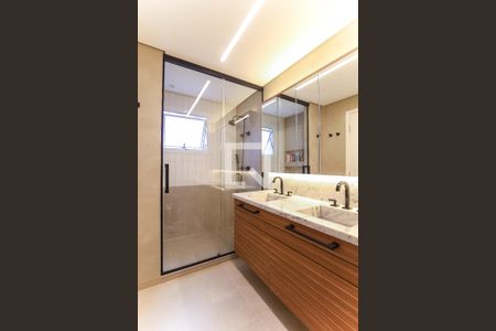 Apartamento à venda com 178m², 3 quartos e 3 vagasBanheiro da Suíte 2