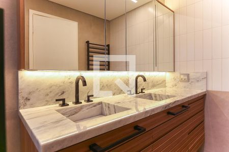 Apartamento à venda com 178m², 3 quartos e 3 vagasBanheiro da Suíte 2