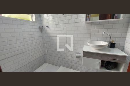 Casa à venda com 180m², 4 quartos e 3 vagasBanheiro Quarto 2 suíte