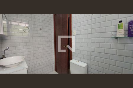 Casa à venda com 180m², 4 quartos e 3 vagasBanheiro Quarto 2 suíte