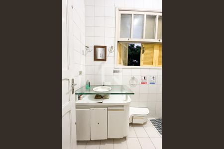 Casa à venda com 180m², 3 quartos e 3 vagasBanheiro 2