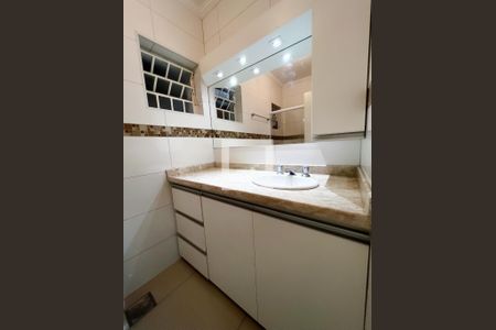 Casa à venda com 193m², 4 quartos e 4 vagasBanheiro