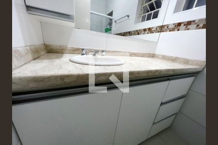 Casa à venda com 193m², 4 quartos e 4 vagasBanheiro