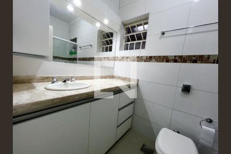 Casa à venda com 193m², 4 quartos e 4 vagasBanheiro