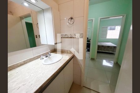 Casa à venda com 193m², 4 quartos e 4 vagasBanheiro