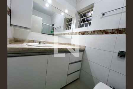 Casa à venda com 193m², 4 quartos e 4 vagasBanheiro