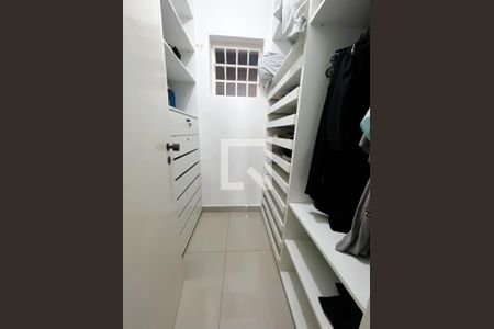 Casa à venda com 193m², 4 quartos e 4 vagasQuarto 