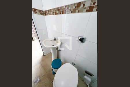 Casa à venda com 193m², 4 quartos e 4 vagasBanheiro 