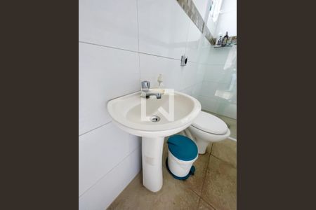 Casa à venda com 193m², 4 quartos e 4 vagasBanheiro 