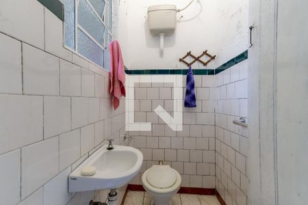 Casa à venda com 249m², 3 quartos e 2 vagas Casa à venda com 249m², 3 quartos e 2 vagasBanheiro de Serviço