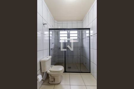 Casa à venda com 249m², 3 quartos e 2 vagas Casa à venda com 249m², 3 quartos e 2 vagasBanheiro