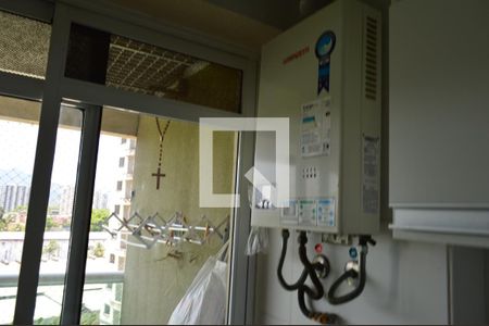 Apartamento à venda com 72m², 3 quartos e 1 vagaÁrea de serviço com acesso a varanda