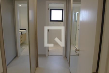 Closet da suíte 2 de apartamento para alugar com 3 quartos, 151m² em Água Branca, São Paulo