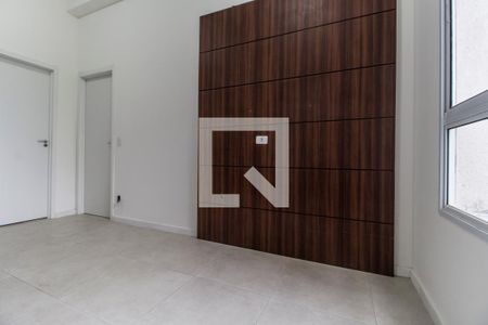 Sala de TV de apartamento à venda com 1 quarto, 42m² em Jardim Tupanci, Barueri