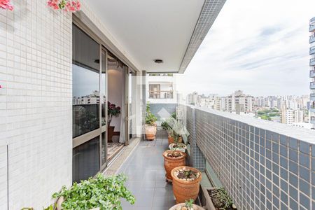 Apartamento à venda com 300m², 4 quartos e 3 vagasVaranda