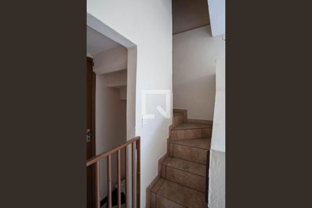 Casa à venda com 270m², 3 quartos e 2 vagasEscada