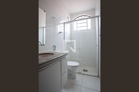 Casa à venda com 270m², 3 quartos e 2 vagasBanheiro social 