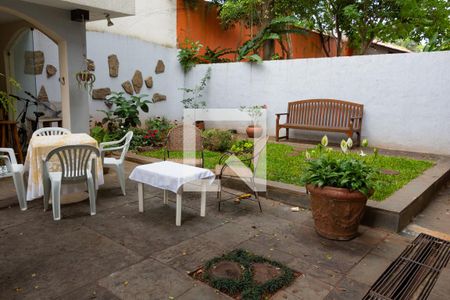 Casa à venda com 299m², 4 quartos e sem vagaJardim - Quintal