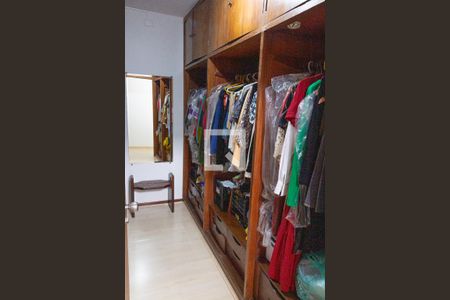 Casa à venda com 299m², 4 quartos e sem vagaCloset