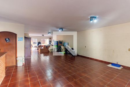 Casa à venda com 199m², 4 quartos e 4 vagas Casa à venda com 199m², 4 quartos e 4 vagasÁrea comum
