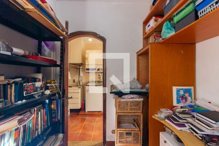 Casa à venda com 199m², 4 quartos e 4 vagas Casa à venda com 199m², 4 quartos e 4 vagasEscritório