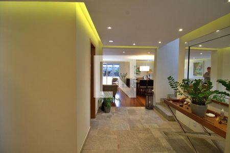 Hall da Sala de casa à venda com 4 quartos, 272m² em Jardim Leonor, São Paulo