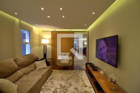 Sala de TV de casa à venda com 4 quartos, 272m² em Jardim Leonor, São Paulo