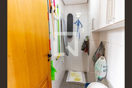 Apartamento à venda com 123m², 3 quartos e 3 vagas Apartamento à venda com 123m², 3 quartos e 3 vagasQuarto de Serviço