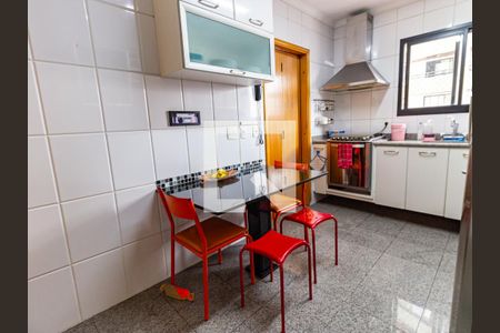 Apartamento à venda com 123m², 3 quartos e 3 vagas Apartamento à venda com 123m², 3 quartos e 3 vagasCozinha