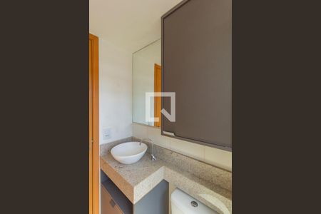Banheiro de apartamento à venda com 2 quartos, 48m² em Estância Velha, Canoas
