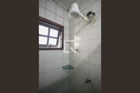 Casa para alugar com 180m², 3 quartos e 2 vagasChuveiro do banheiro da suíte 