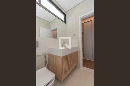 Casa de condomínio à venda com 440m², 4 quartos e 4 vagasBanheiro da Suíte 2